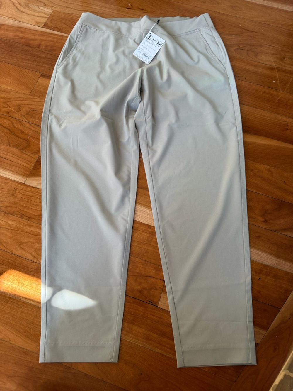Footjoy NWT women’s “lightweight ankle pant” in khaki color size large